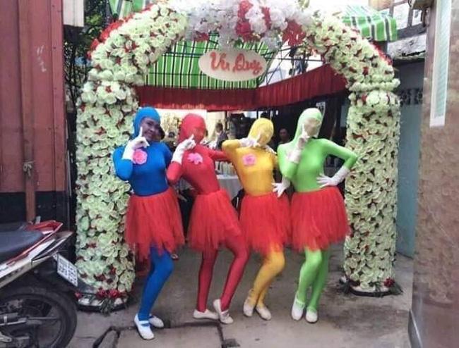 Đám cưới với dàn bê tráp toàn siêu nhân làm dân tình cười không ngậm được miệng-3