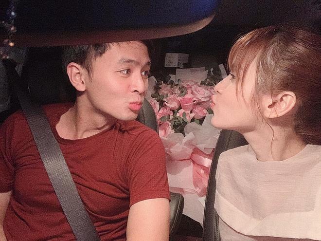 Hòa Minzy và các sao nữ khoe quà ngày 8/3-12