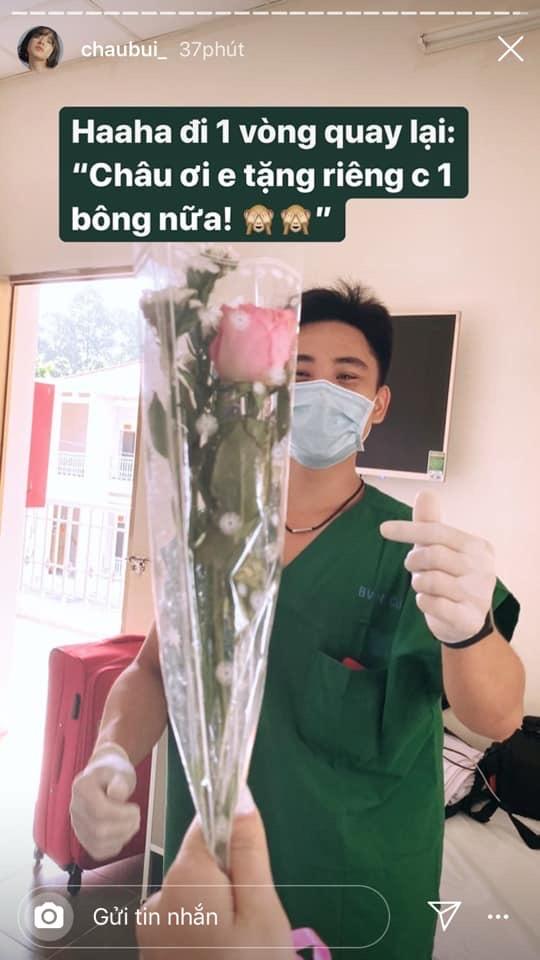 Dù ở trong khu cách ly tập trung, Châu Bùi khoe được bác sĩ đẹp trai tặng hẳn 2 phần quà đặc biệt nhân ngày 8/3-3