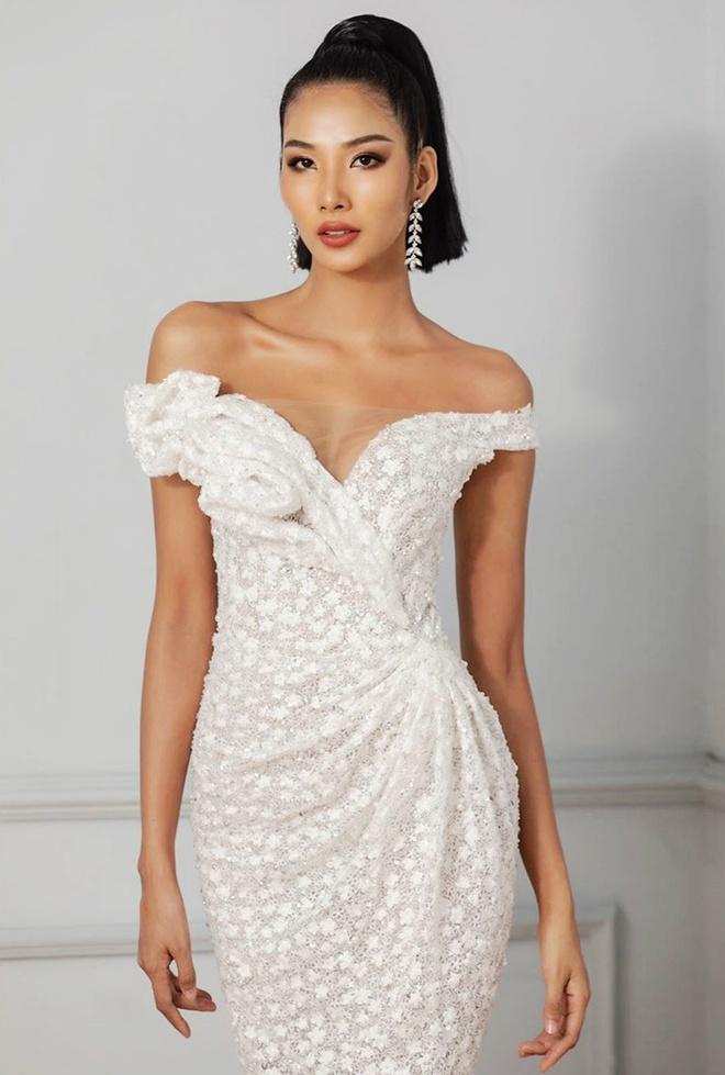 Từ khi trở thành á hậu, Hoàng Thùy chuộng mặc váy hở ngực gợi cảm-3