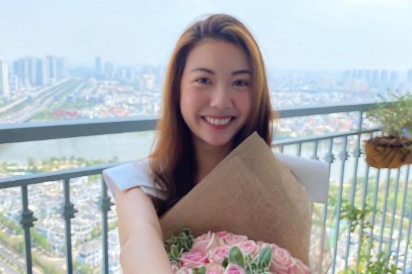 Chồng sắp cưới của Á hậu Thúy Vân lộ diện sắc nét, U40 nhưng gu ăn mặc cực kỳ sành điệu-10