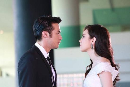 Biết chồng ngoại tình, vợ về quê cho chồng thỏa sức 'tòm tem' và màn lật kèo đỉnh cao