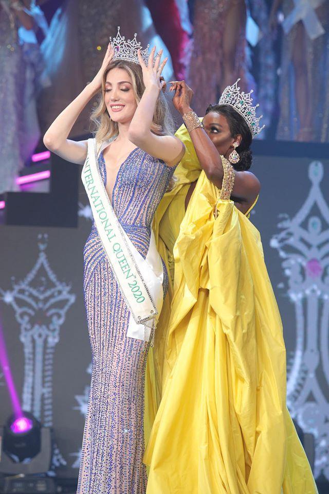 Dự chung kết Hoa hậu Chuyển giới 2020, Yoshi Rinrada đẹp tới nỗi nhấn chìm tất cả-1