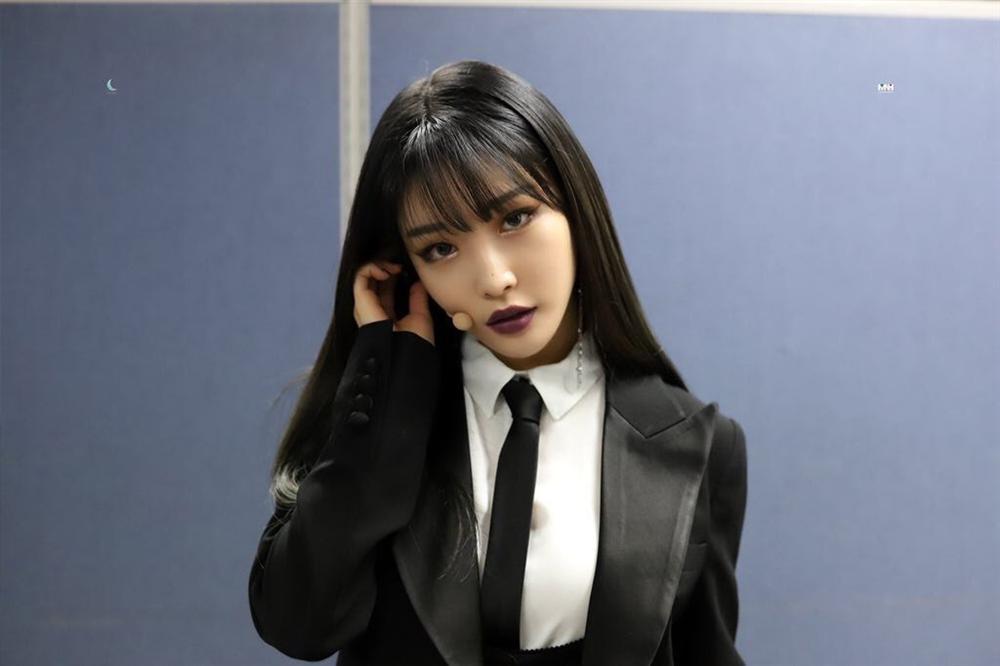 Lisa, HyunA đánh môi thâm vẫn được khen xinh đẹp-5