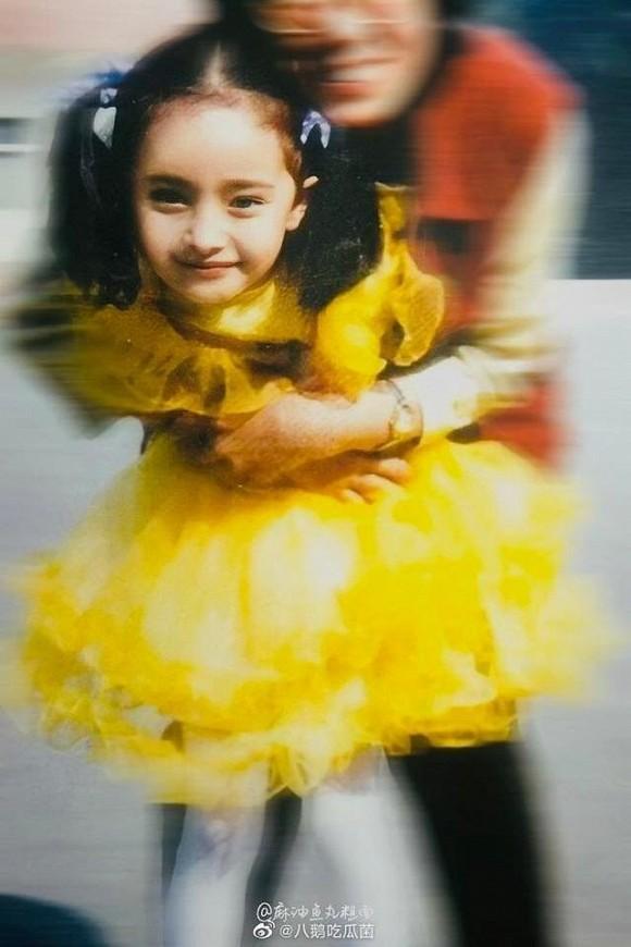 Ảnh thời thơ ấu của Dương Mịch được hé lộ, xứng danh mỹ nhân đẹp từ trong trứng khiến Cnet phải xuýt xoa-5
