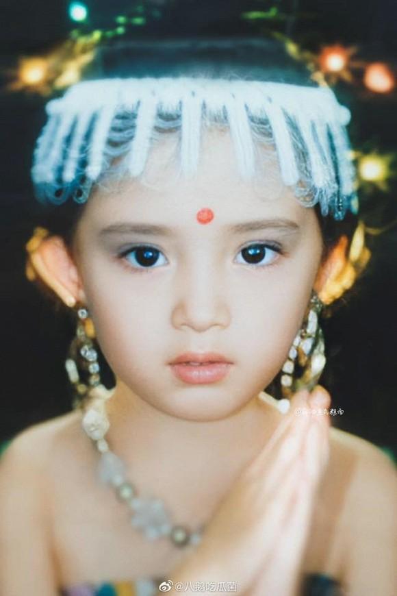 Ảnh thời thơ ấu của Dương Mịch được hé lộ, xứng danh mỹ nhân đẹp từ trong trứng khiến Cnet phải xuýt xoa-9