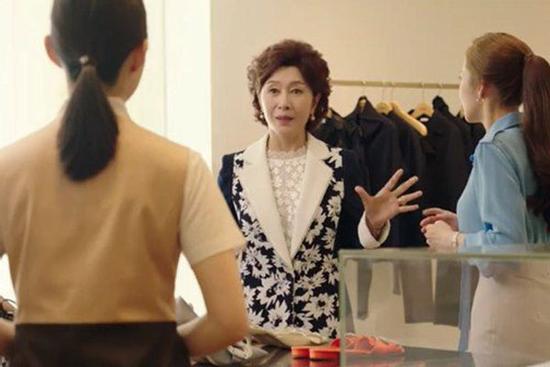 Buổi sáng ra mắt bị đuổi vì nghèo, tối gặp lại mẹ anh bỗng xoắn xuýt làm thân