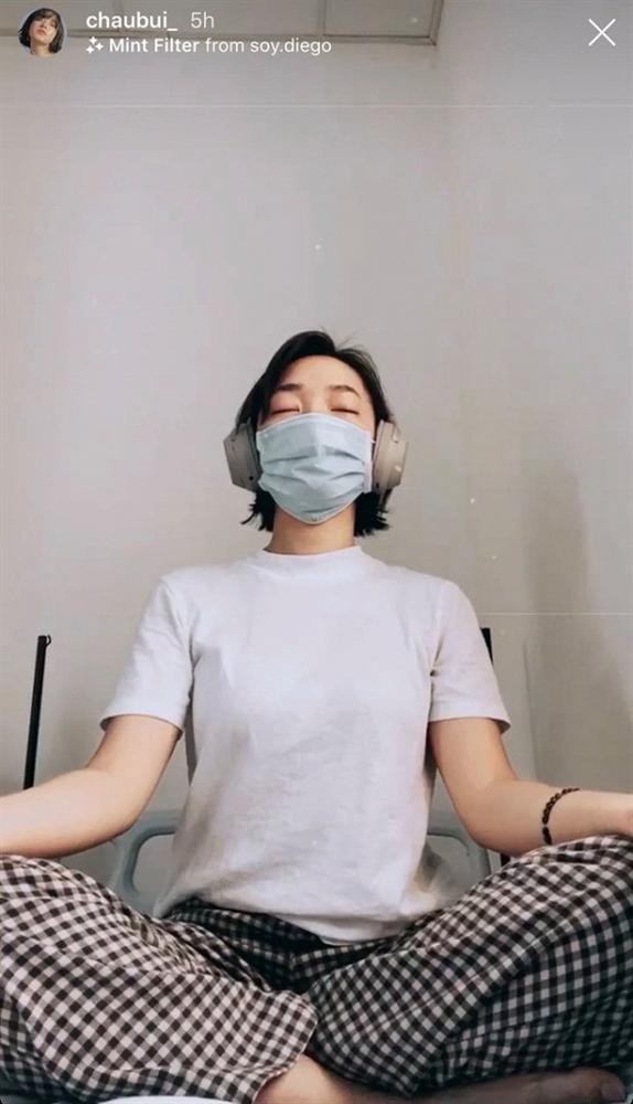 Đã lùng ra info trai đẹp 2 lần tặng hoa Châu Bùi ngày 8/3, tháo khẩu trang nhìn cute lắm nhé-6