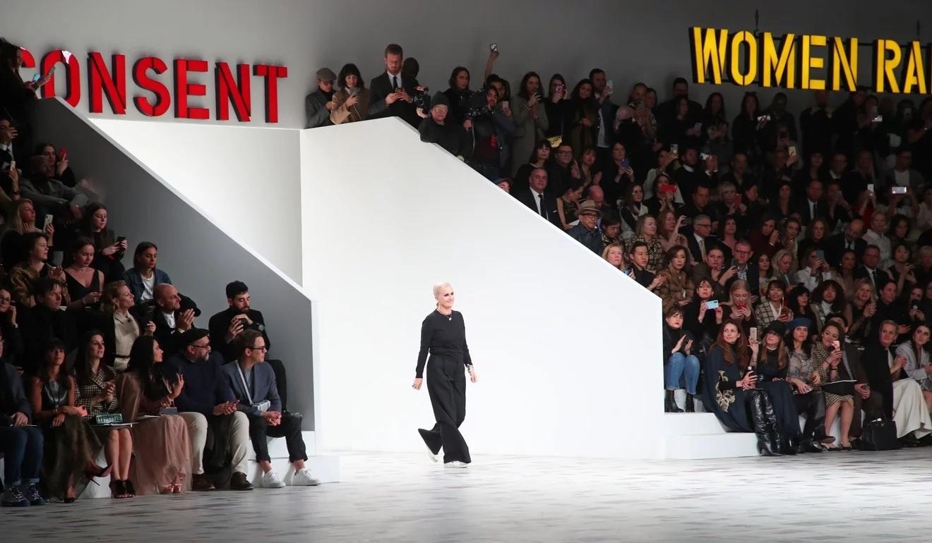 Chị ruột ca số 17 cũng dương tính với virus corona, đã dự show thời trang ở Pháp, Italy-3