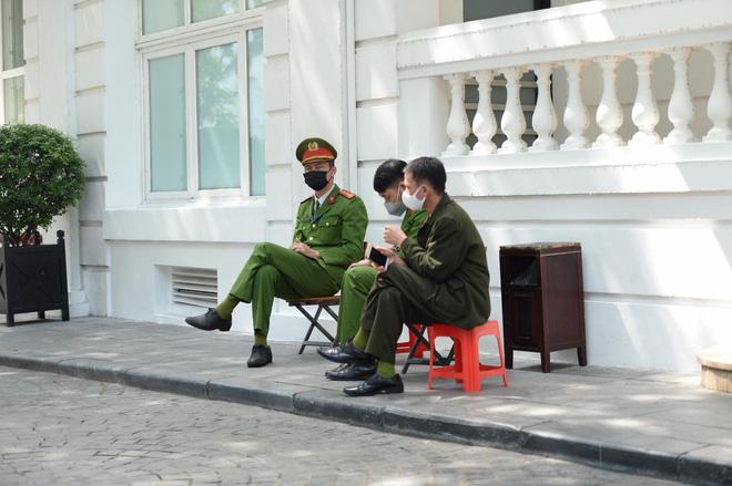 Ngoài phong tỏa khách sạn sang nhất Hà Nội Metropole, 2 khách sạn khác trong khu phố cổ cũng đã bị cách ly-3