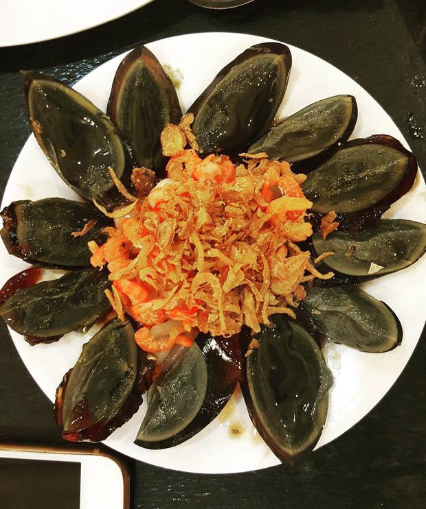 Ngoài trứng vịt lộn, Việt Nam còn có 2 món trứng khác khiến du khách nước ngoài sợ xanh mặt khi thưởng thức vì mùi vị khó ngửi-4