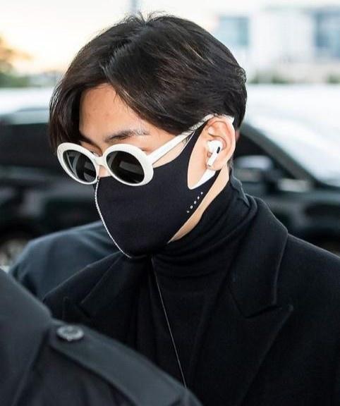 Selena Gomez, Song Hye Kyo đã mặc đồ thế nào để phòng dịch Covid-19?-4