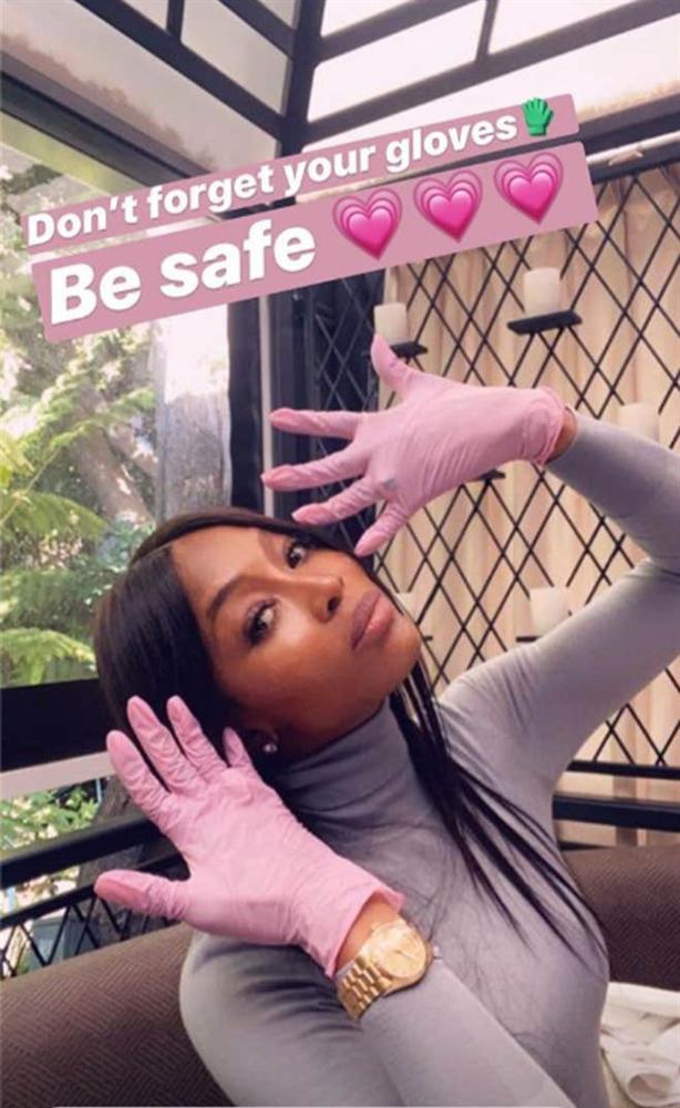 Selena Gomez, Song Hye Kyo đã mặc đồ thế nào để phòng dịch Covid-19?-6