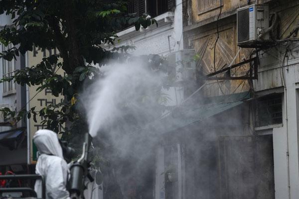 Trích xuất camera, truy hành trình 2 người Anh nhiễm Covid-19-1