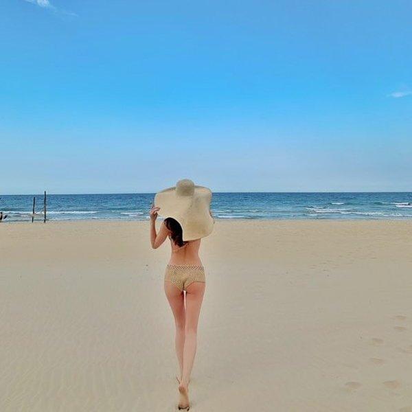 Bất chấp diện lại nón cũ, Hồ Ngọc Hà vẫn đẹp như tạc tượng-4