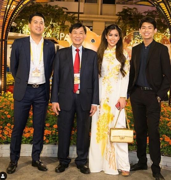 Phản ứng của Phillip Nguyễn sau 1 ngày em gái được chuyên cơ riêng đưa về Việt Nam cách ly-1