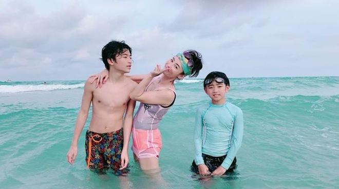 Trương Bá Chi bị đuổi khỏi máy bay vì cãi vã với tiếp viên-2