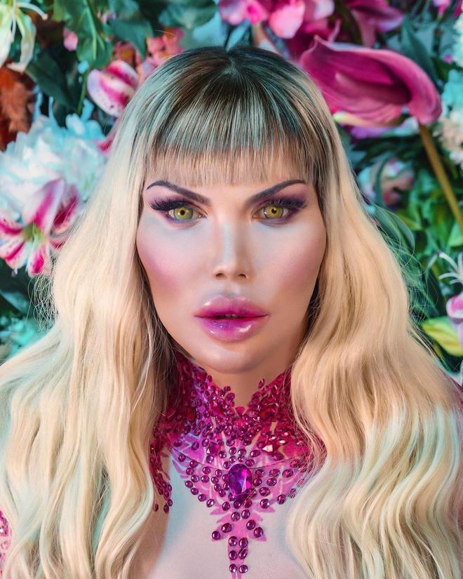 Từng nổi đình đám khi chi 850.000 USD dao kéo, búp bê Ken lại phẫu thuật chuyển giới thành Barbie-6