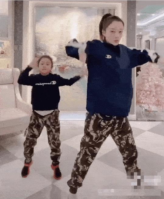 Lý Tiểu Lộ tìm cách đưa con gái vào giới showbiz, Giả Nãi Lượng phản đối kịch liệt?-2