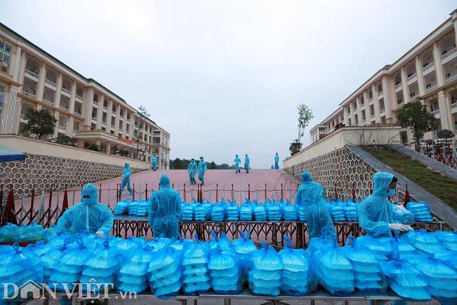 Vào khu bếp quân đội chuẩn bị đồ ăn cho người cách ly vì Covid-19-12