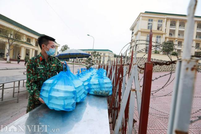 Vào khu bếp quân đội chuẩn bị đồ ăn cho người cách ly vì Covid-19-10