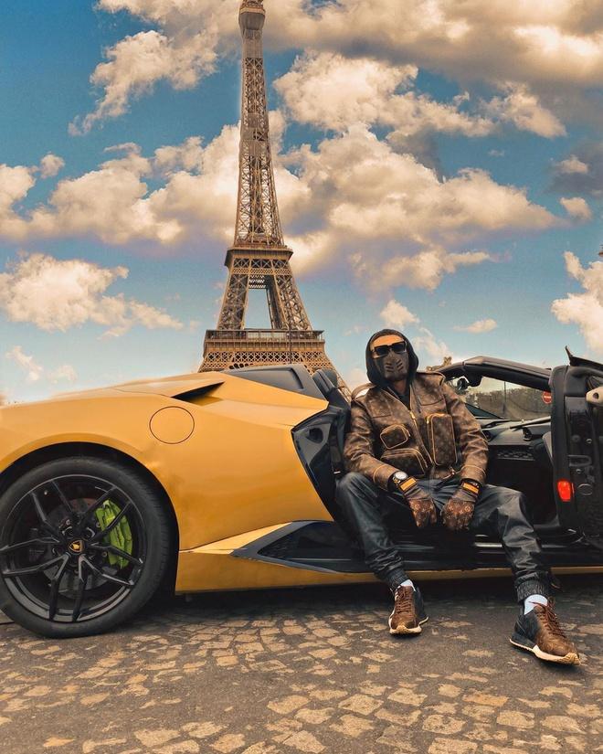 Rich kid Kazakhstan đeo khẩu trang Louis Vuitton phòng dịch Covid-19-1