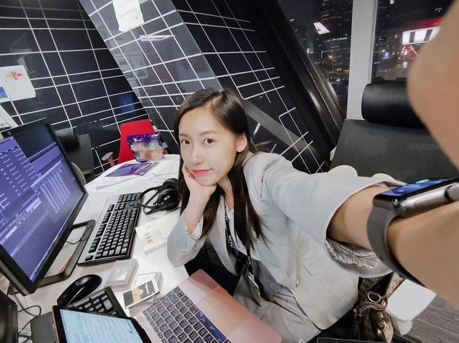 Cặp song sinh cùng tốt nghiệp Harvard, trở thành MC truyền hình-6