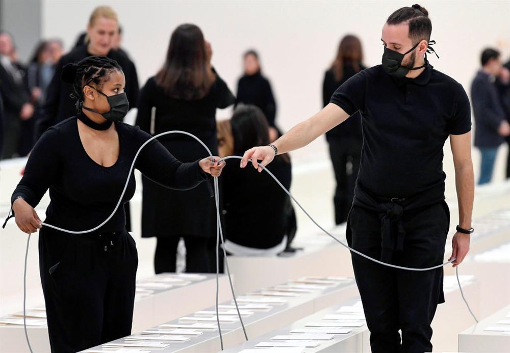 Khách dự show nhiễm virus, ngành thời trang xa xỉ tê liệt vì Covid-19-3