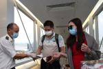 4 khách Anh tiếp xúc gần với ca nhiễm Covid-19 trên chuyến bay VN0054 được xe Quảng Nam đưa ra sân bay Đà Nẵng-6