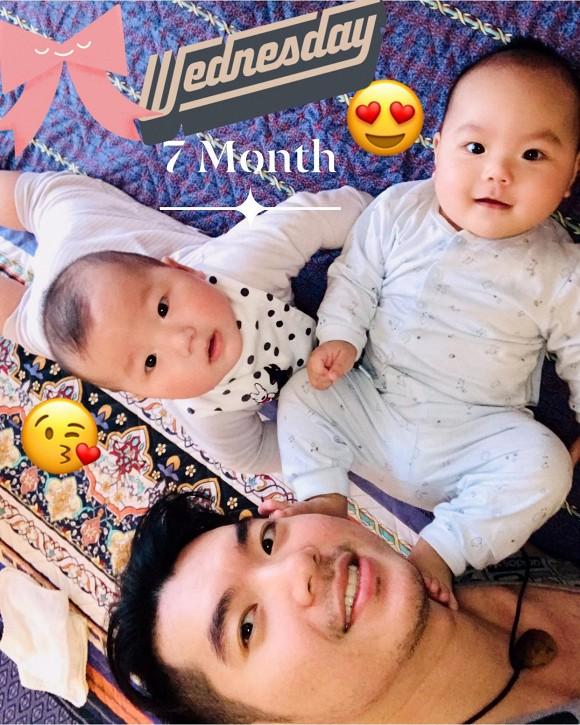 Khoe hai quý tử tròn 7 tháng tuổi cực bụ bẫm, Trương Nam Thành lần đầu tiết lộ tên gọi không kém phần đáng yêu-4