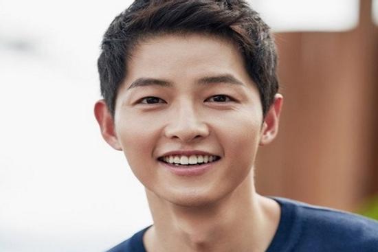 Song Joong Ki hát 'Gangnam Style' ở Colombia