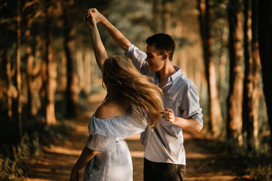 Sao Thuỷ hết nghịch hành, sao Kim vào Kim Ngưu, thần tình yêu sẽ nhắm trúng tim chòm sao nào trong 2 tuần tới?