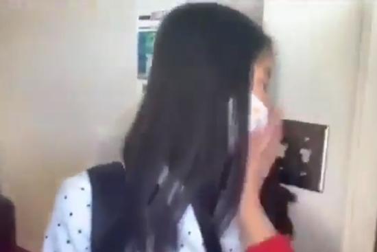 Ký tên kiến nghị đuổi hai cô gái gọi học sinh gốc Việt là virus corona