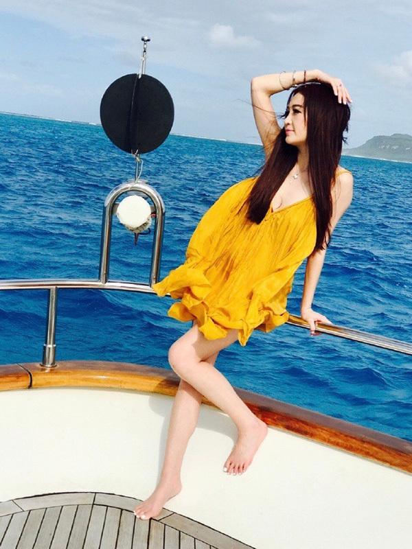 54 tuổi, Ôn Bích Hà gây sốc khi diễn cảnh đồng tính cùng bạn diễn nữ-3