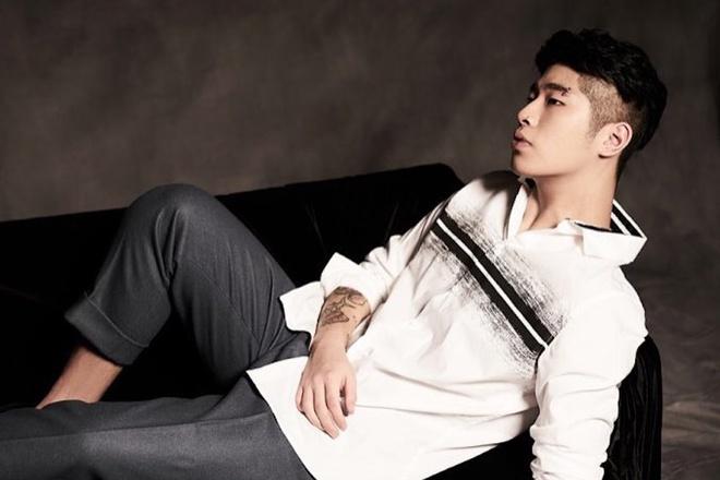 Nam rapper bị fan của BTS ném đá là ai?-2