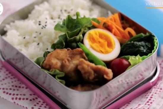 Cơm hộp bento dinh dưỡng, dễ làm cho dân văn phòng mùa dịch