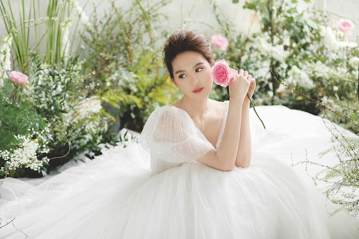 Bất ngờ với một hình ảnh Ngọc Trinh chưa bao giờ bôi bác đến thế!-2