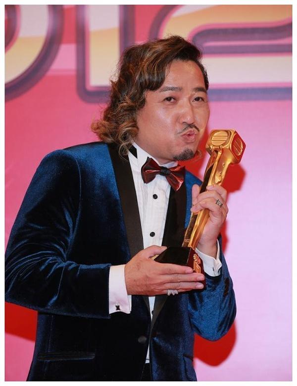 Người qua mặt Xa Thi Mạn - Âu Dương Chấn Hoa đóng 4 phần Bằng chứng thép: Vợ tàn tật, quay phim 50 tiếng lấy tiền chữa bệnh cho con gái-6