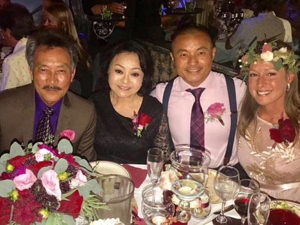 Hương Lan dùng từ điển nói chuyện với con dâu Mỹ-1