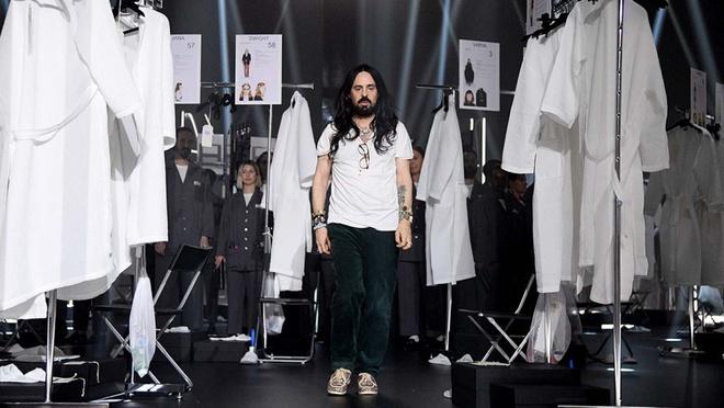 Người dân Anh xếp hàng dài mua đồ Fendi giá rẻ bất chấp dịch Covid-19-2