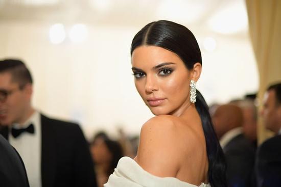 Kendall Jenner bị chỉ trích vì nhận thức sai về Covid-19