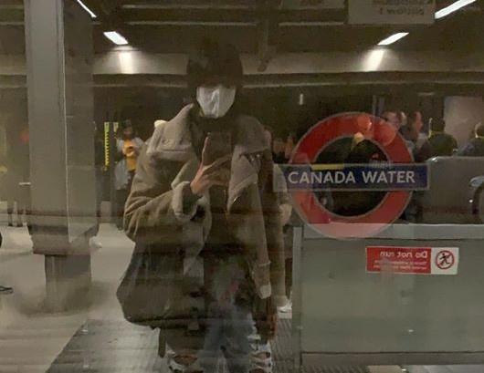 Người mẫu Việt ở Anh: Tôi bị kỳ thị khi mang khẩu trang-1