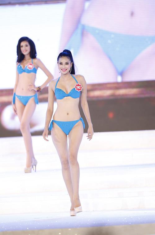 ẢNH HOT NHẤT NGÀY: 2 hoa hậu Khánh Vân và Phạm Hương làm nền cho Kỳ Duyên tỏa sáng-3