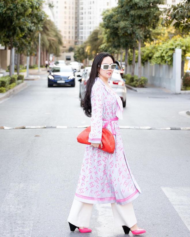 Cứ tưởng Phượng Chanel đã thảm họa max level thì khi Ngọc Trinh đụng hàng còn chán đời hơn!-6