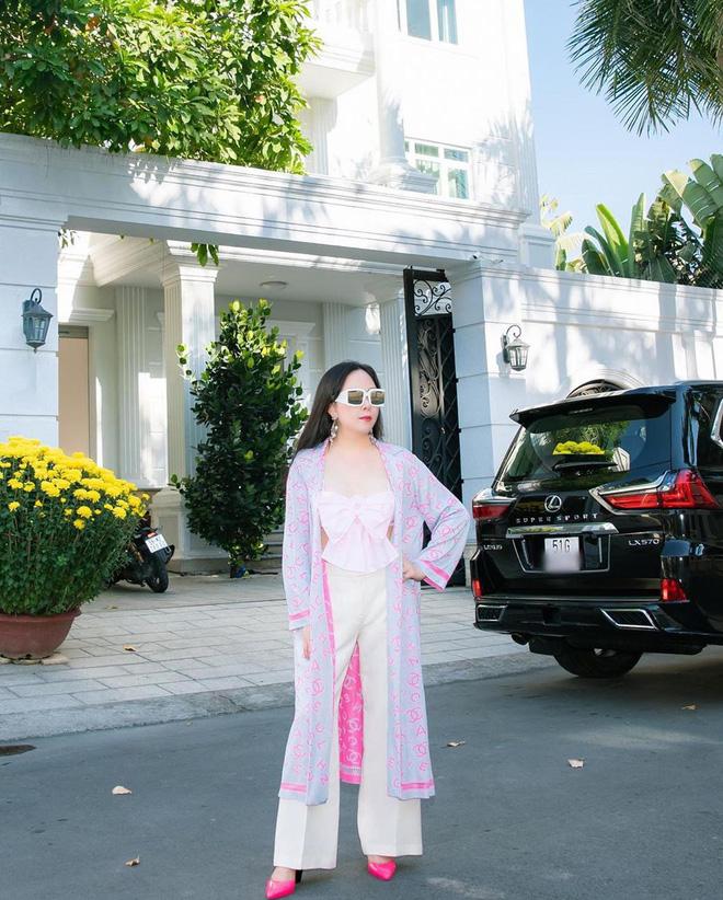 Cứ tưởng Phượng Chanel đã thảm họa max level thì khi Ngọc Trinh đụng hàng còn chán đời hơn!-7