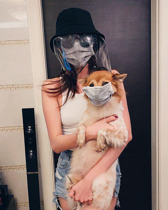 Khi Trường Giang tự cách ly, mẹ bỉm Nhã Phương bảo vệ mình bằng áo mưa kín không kẽ hở-6