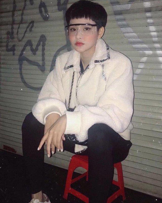 Khi Trường Giang tự cách ly, mẹ bỉm Nhã Phương bảo vệ mình bằng áo mưa kín không kẽ hở-10