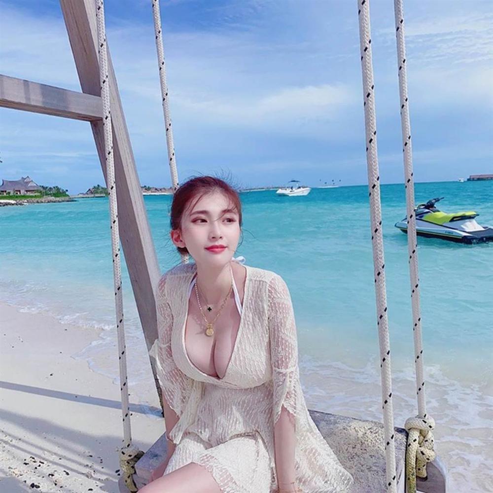 Hot girl Đài Loan bị nghi photoshop vòng một trong các ảnh đăng mạng-3