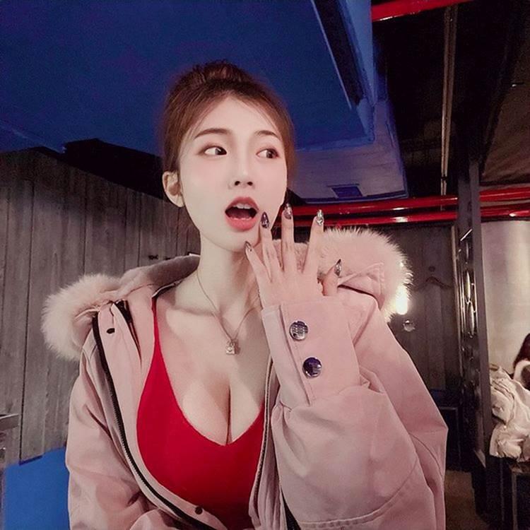 Hot girl Đài Loan bị nghi photoshop vòng một trong các ảnh đăng mạng-9