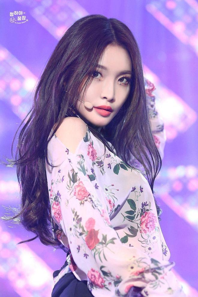 Chungha đang lên kế hoạch ra mắt ở thị trường Mỹ với tư cách diễn viên. Trước đó, cô đã ký hợp đồng với ICM Partners để phát triển sự nghiệp ở quy mô quốc tế. Chungha từng tham gia diễn xuất cho một vài bộ phim như 